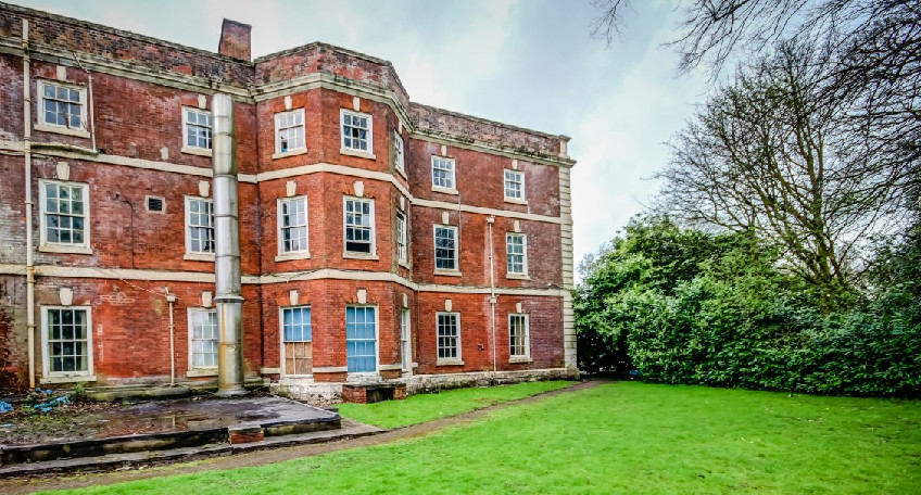 Google Street View "Zombie Manor House", Manchester, Bild 1, (c) Google